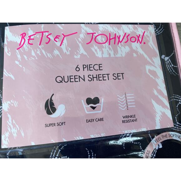 Betsey Johnson Queen Sheet Set Skeleton Heart Hands Black - Picture 3 of 4